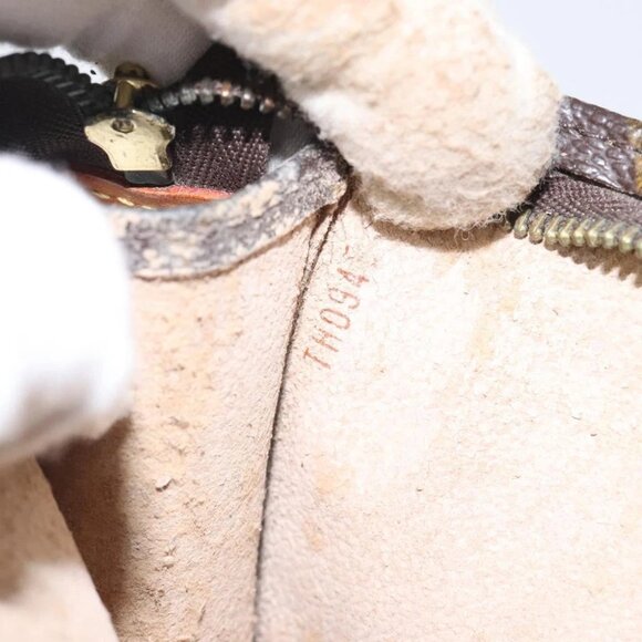 LOUIS VUITTON Monogram Poche Toilette 15 Pouch LV - Picture 13 of 14